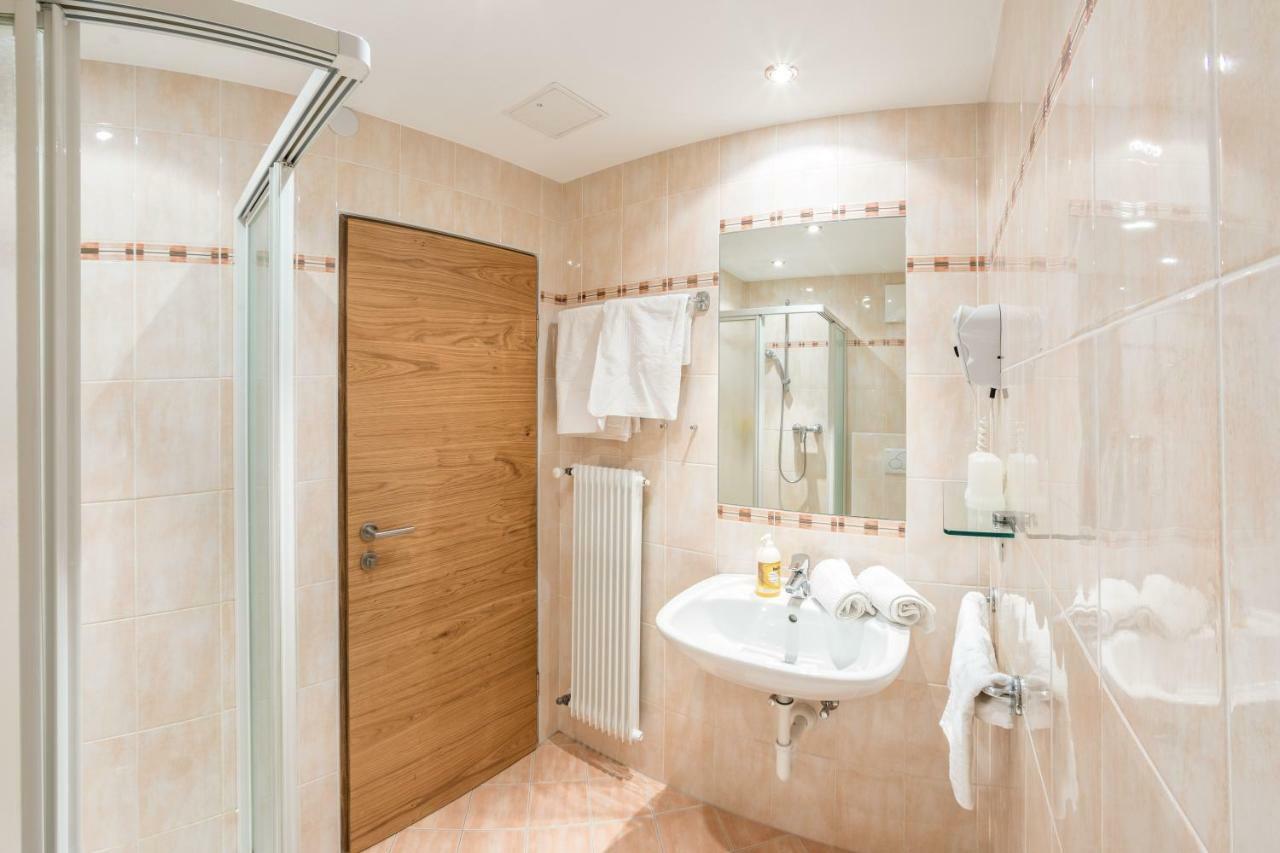 Bei Martin'S Hotel Morter Екстериор снимка